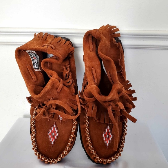 Manitobah Mukluks Harvester Moccassin Brown Suede Fringe Beaded Boho Hippie - Picture 4 of 6
